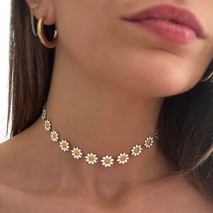 NEW Brandy Melville Golden Cottagecore Style Daisy Flowers Chain Choker Necklace